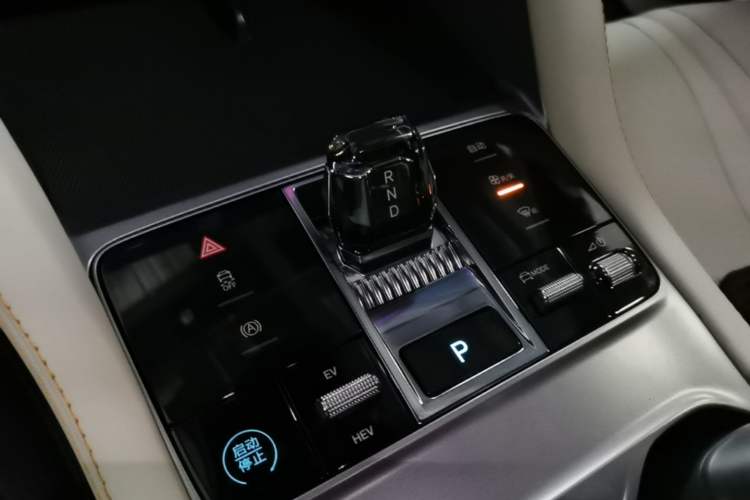 Used BYD Song PLUS New Energy 2023 Champion Edition DM-i 110KM Flagship PLUS Gear Lever