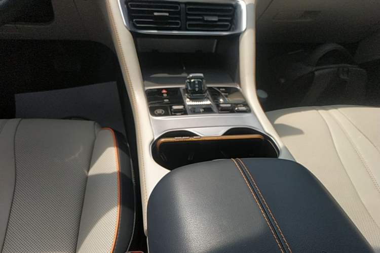 Used BYD Song PLUS New Energy 2023 Champion Edition DM-i 110KM Flagship PLUS Gear Lever