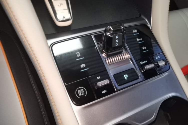 Used BYD Song PLUS New Energy 2023 Champion Edition DM-i 110KM Flagship Model Gear Lever