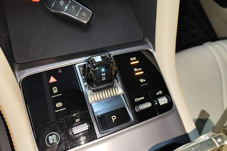 Used BYD Song PLUS New Energy 2023 Champion Edition DM-i 110KM Flagship Model Gear Lever