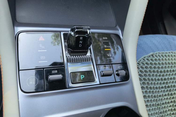 Used BYD Song PLUS New Energy 2023 Champion Edition EV 520KM Flagship Model Gear Lever