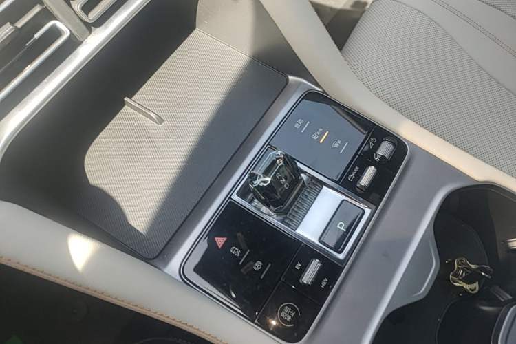 Used BYD Song PLUS New Energy 2023 Champion Edition DM-i 110KM Flagship PLUS Gear Lever