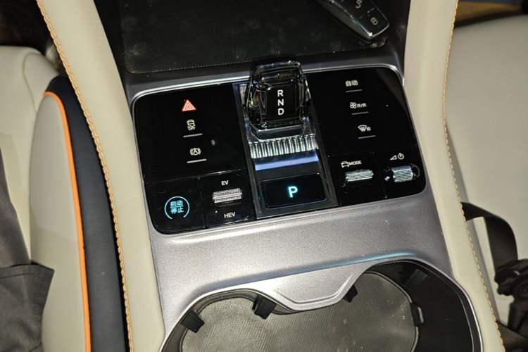 Used BYD Song PLUS New Energy 2023 Champion Edition DM-i 110KM Flagship Model Gear Lever