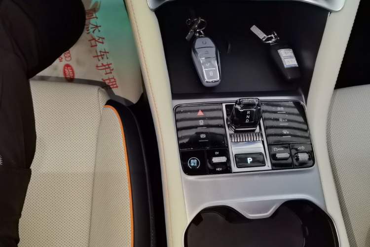 Used BYD Song PLUS New Energy 2023 Champion Edition DM-i 110KM Flagship PLUS Gear Lever