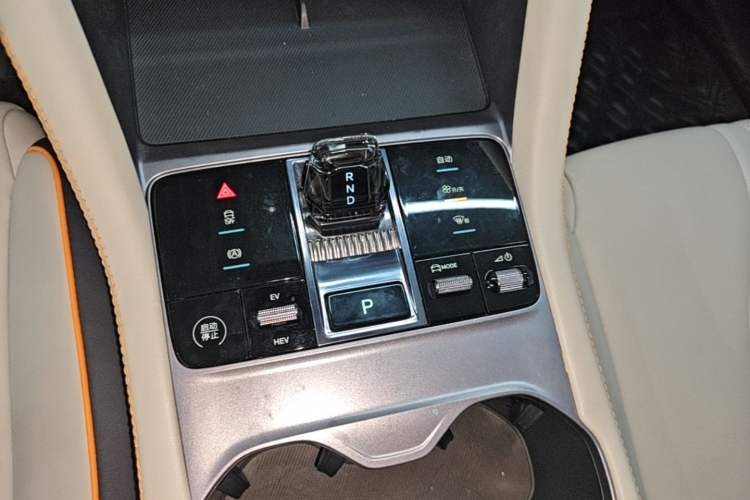 Used BYD Song PLUS New Energy 2023 Champion Edition DM-i 110KM Flagship Model Gear Lever