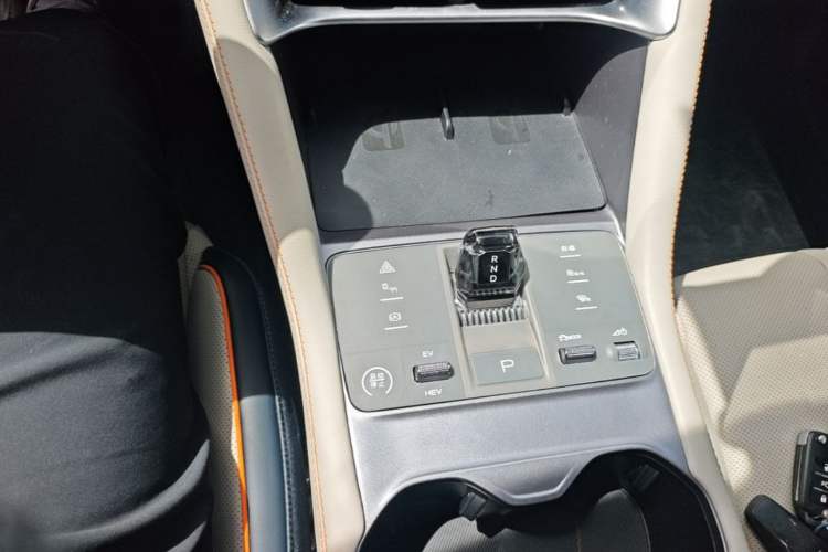 Used BYD Song PLUS New Energy 2023 Champion Edition DM-i 150KM Flagship PLUS Gear Lever