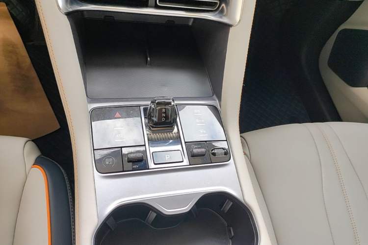 Used BYD Song PLUS New Energy 2023 Champion Edition DM-i 110KM Flagship Model Gear Lever
