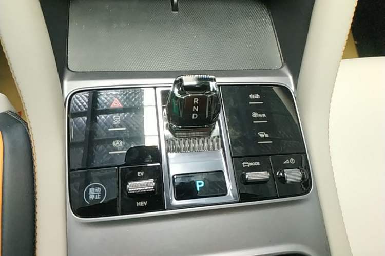 Used BYD Song PLUS New Energy 2023 Champion Edition DM-i 110KM Flagship Model Gear Lever