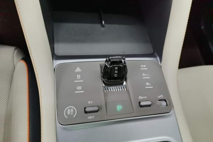 Used BYD Song PLUS New Energy 2023 Champion Edition DM-i 110KM Flagship PLUS Gear Lever