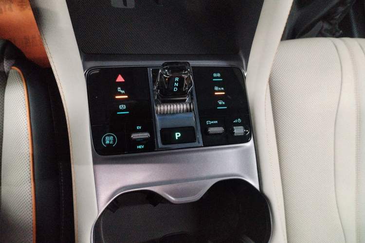 Used BYD Song PLUS New Energy 2023 Champion Edition DM-i 150KM Flagship PLUS Gear Lever