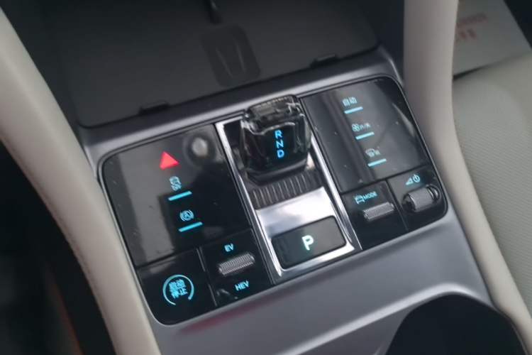 Used BYD Song PLUS New Energy 2023 Champion Edition DM-i 110KM Flagship PLUS Gear Lever