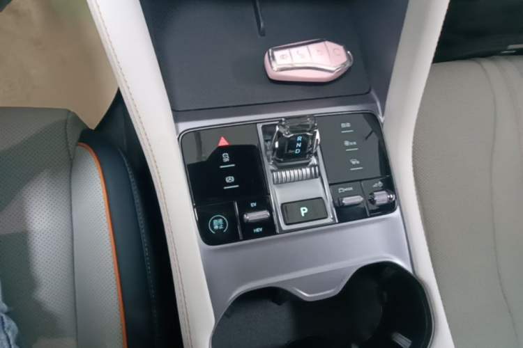 Used BYD Song PLUS New Energy 2023 Champion Edition DM-i 110KM Flagship PLUS Gear Lever