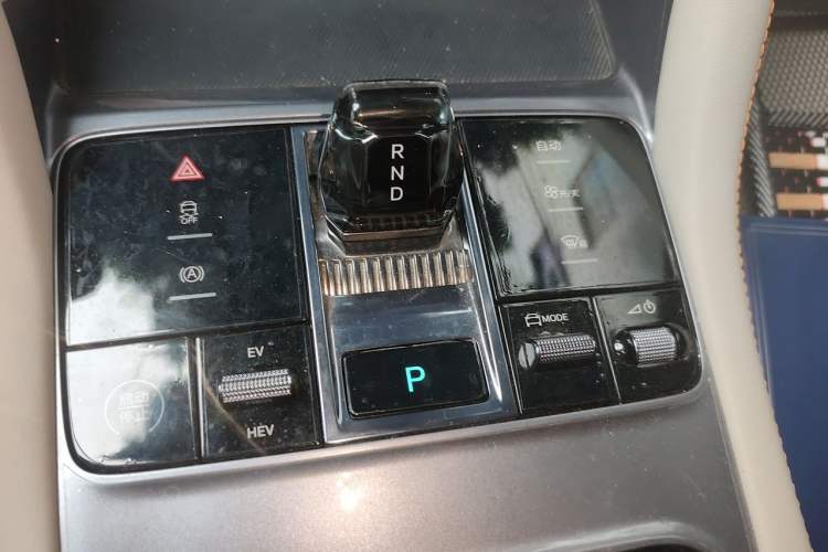 Used BYD Song PLUS New Energy 2023 Champion Edition DM-i 110KM Flagship Model Gear Lever