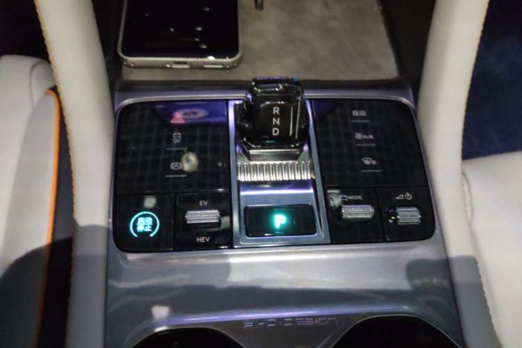 Used BYD Song PLUS New Energy 2023 Champion Edition DM-i 110KM Flagship Model Gear Lever