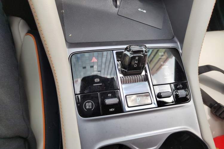 Used BYD Song PLUS New Energy 2023 Champion Edition DM-i 110KM Flagship Model Gear Lever