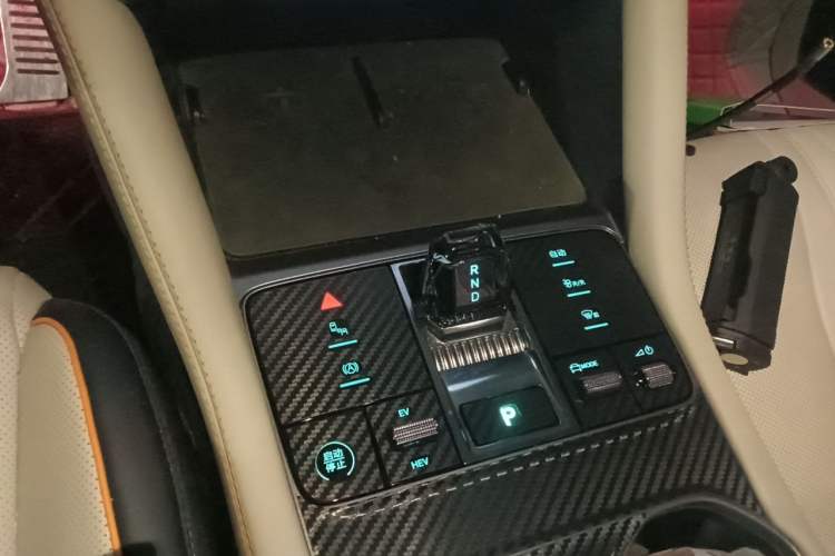 Used BYD Song PLUS New Energy 2023 Champion Edition DM-i 150KM Flagship PLUS Gear Lever