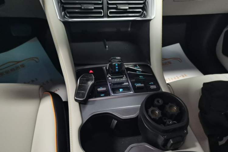 Used BYD Song PLUS New Energy 2023 Champion Edition DM-i 110KM Flagship Model Gear Lever