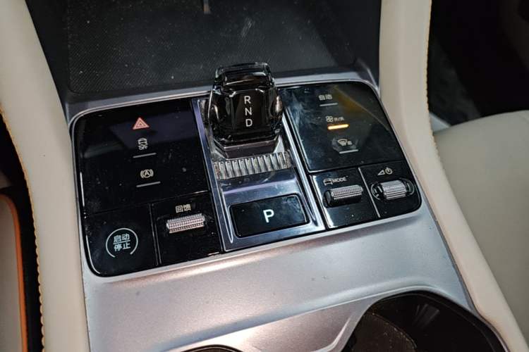 Used BYD Song PLUS New Energy 2023 Champion Edition EV 520KM Luxury Model Gear Lever