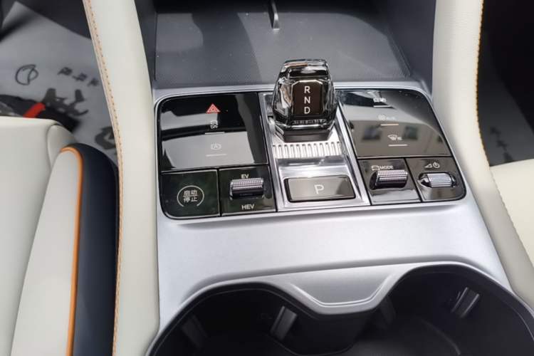 Used BYD Song PLUS New Energy 2023 Champion Edition DM-i 110KM Flagship Model Gear Lever