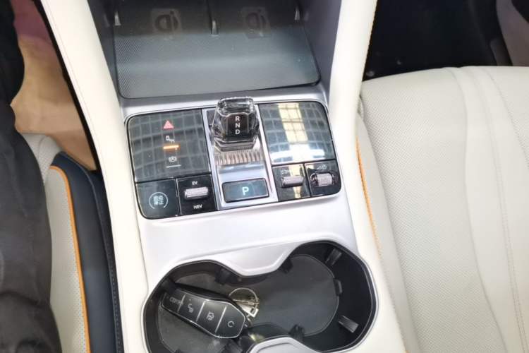 Used BYD Song PLUS New Energy 2023 Champion Edition DM-i 150KM Flagship PLUS Gear Lever