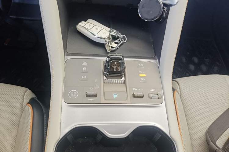 Used BYD Song PLUS New Energy 2023 Champion Edition DM-i 110KM Flagship PLUS Gear Lever