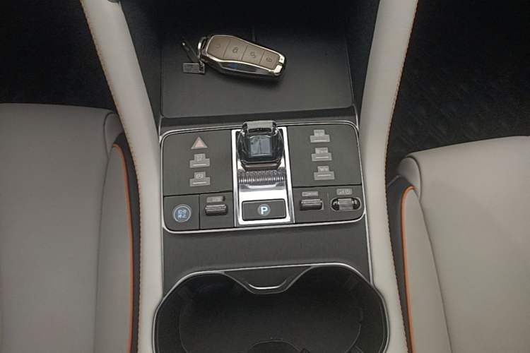 Used BYD Song PLUS New Energy 2023 Champion Edition EV 520KM Luxury Model Gear Lever