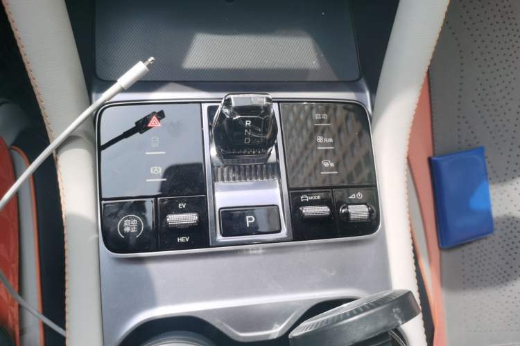 Used BYD Song PLUS New Energy 2023 Champion Edition DM-i 110KM Flagship Model Gear Lever