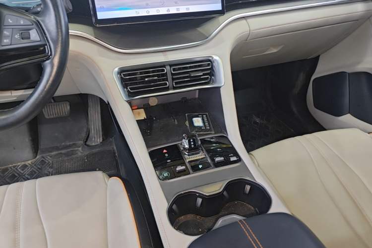 Used BYD Song PLUS New Energy 2023 Champion Edition EV 520KM Luxury Model Gear Lever