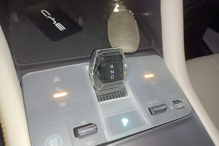 Used BYD Song PLUS New Energy 2023 Champion Edition DM-i 150KM Flagship PLUS Gear Lever