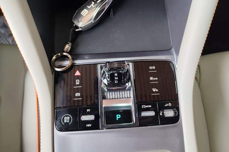 Used BYD Song PLUS New Energy 2023 Champion Edition DM-i 110KM Flagship Model Gear Lever