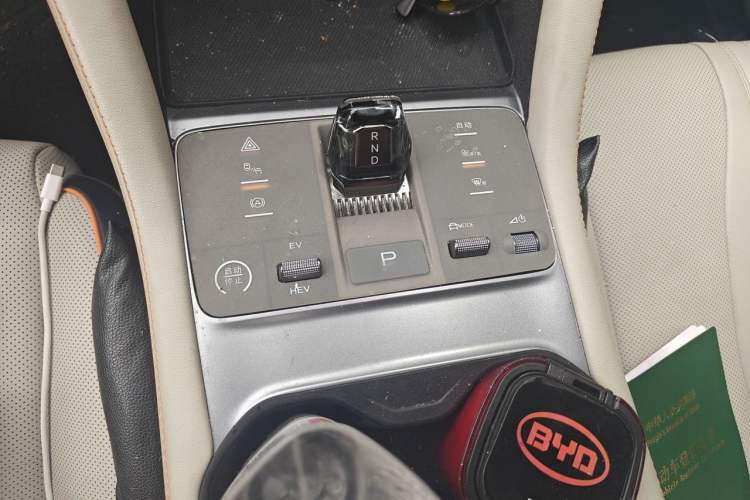 Used BYD Song PLUS New Energy 2023 Champion Edition DM-i 150KM Flagship PLUS Gear Lever