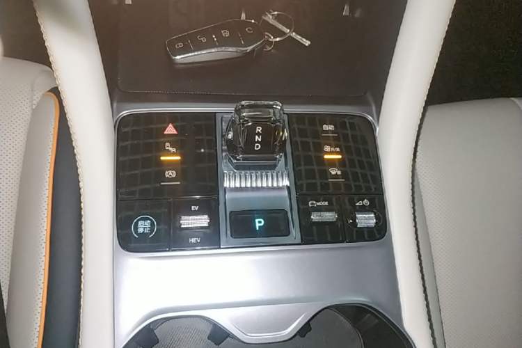 Used BYD Song PLUS New Energy 2023 Champion Edition DM-i 150KM Flagship PLUS Gear Lever