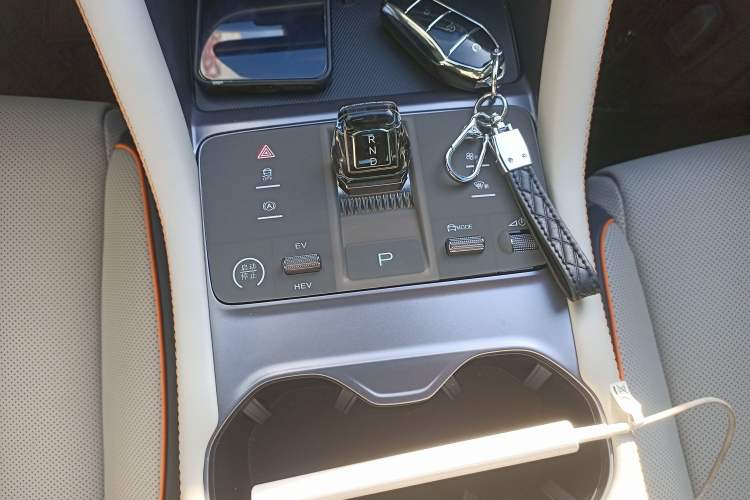 Used BYD Song PLUS New Energy 2023 Champion Edition DM-i 150KM Flagship PLUS Gear Lever