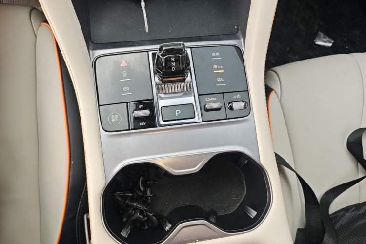 Used BYD Song PLUS New Energy 2023 Champion Edition DM-i 110KM Flagship Model Gear Lever