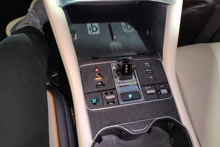 Used BYD Song PLUS New Energy 2023 Champion Edition DM-i 150KM Flagship PLUS Gear Lever