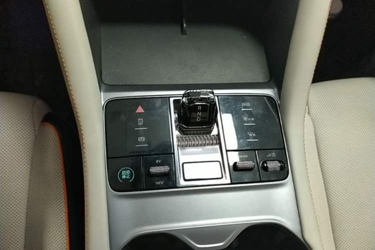 Used BYD Song PLUS New Energy 2023 Champion Edition DM-i 110KM Flagship PLUS Gear Lever