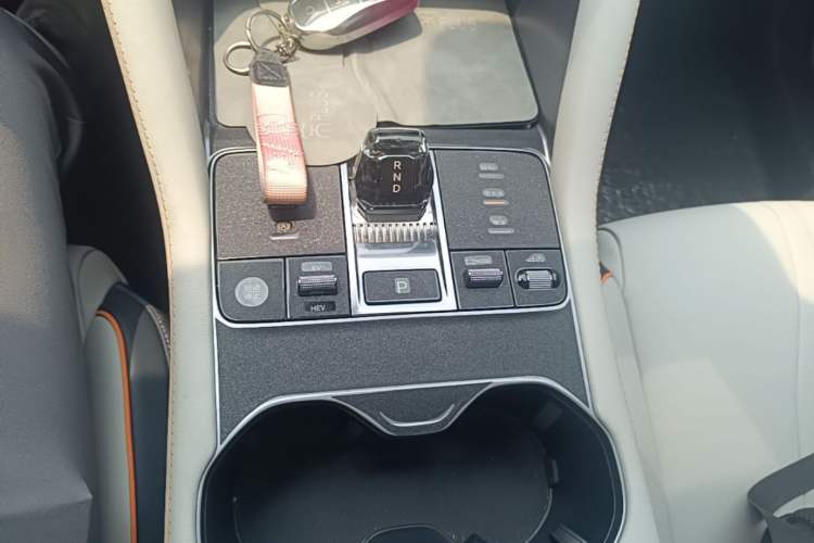 Used BYD Song PLUS New Energy 2023 Champion Edition DM-i 110KM Flagship Model Gear Lever