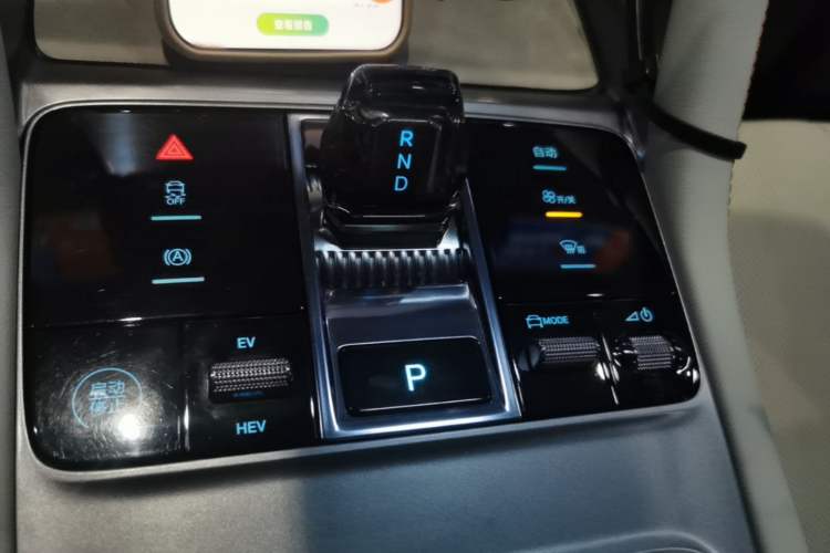 Used BYD Song PLUS New Energy 2023 Champion Edition DM-i 110KM Flagship Model Gear Lever
