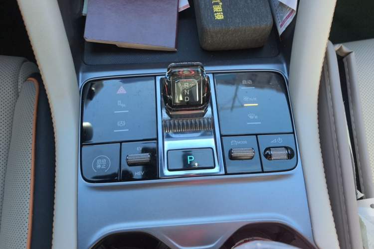 Used BYD Song PLUS New Energy 2023 Champion Edition DM-i 150KM Flagship PLUS Gear Lever
