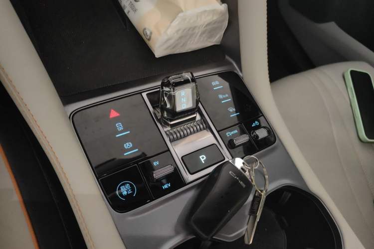 Used BYD Song PLUS New Energy 2023 Champion Edition DM-i 110KM Flagship Model Gear Lever