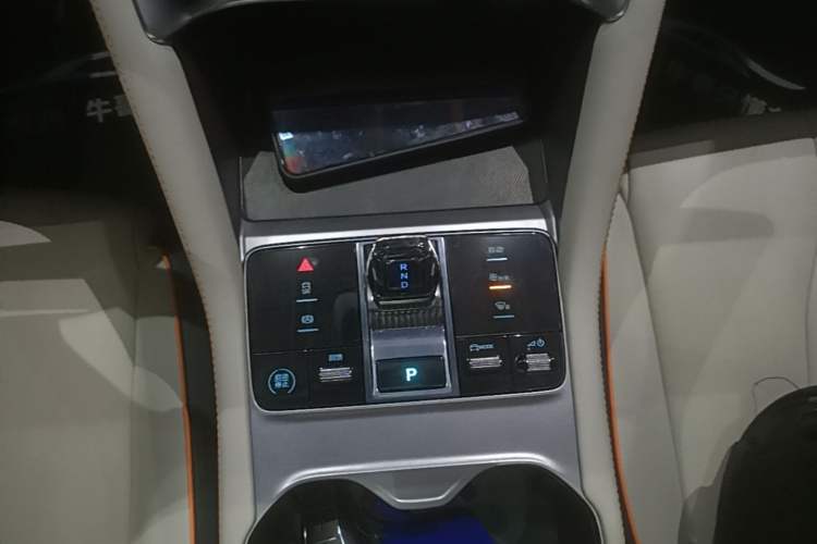 Used BYD Song PLUS New Energy 2023 Champion Edition EV 520KM Prestige Model Gear Lever