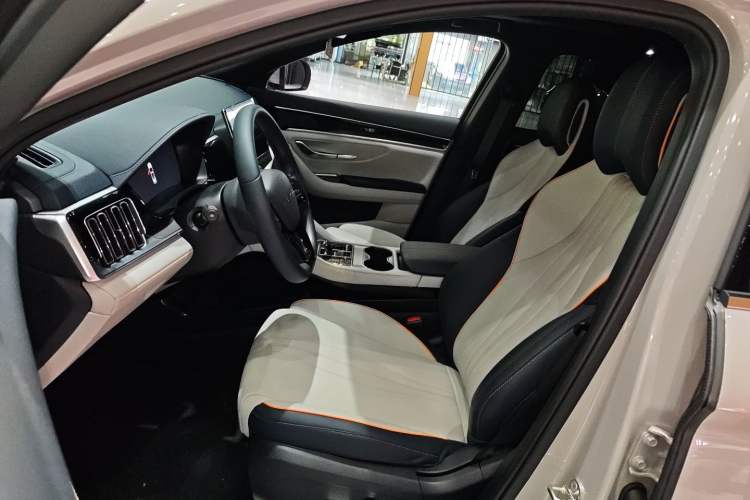 Used BYD Song PLUS New Energy 2023 Champion Edition DM-i 110KM Flagship Model Interior 1