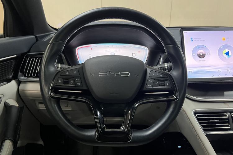 Used BYD Song PLUS New Energy 2023 Champion Edition EV 520KM Prestige Model Interior 6