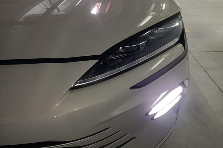 Used BYD Song PLUS New Energy 2023 Champion Edition DM-i 110KM Flagship PLUS Left Front Headlight