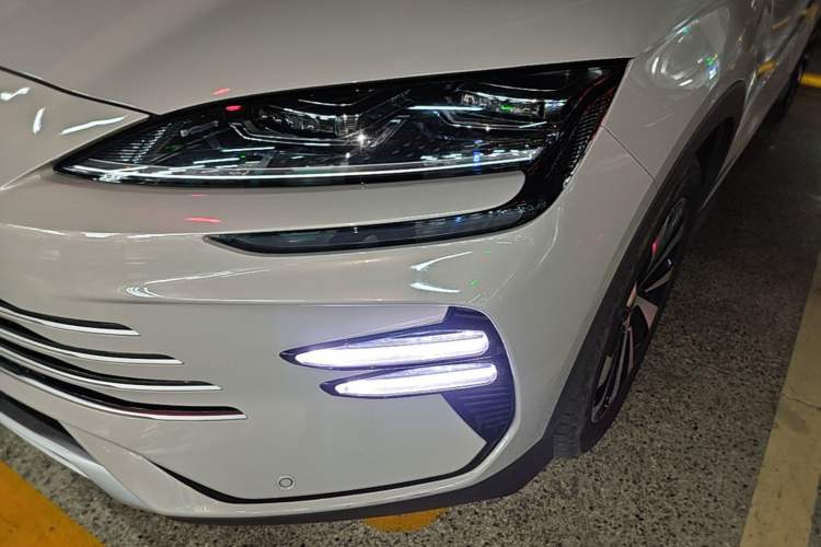 Used BYD Song PLUS New Energy 2023 Champion Edition DM-i 110KM Flagship Model Left Front Headlight