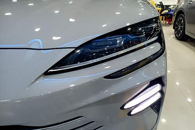 Used BYD Song PLUS New Energy 2023 Champion Edition DM-i 110KM Flagship PLUS Left Front Headlight