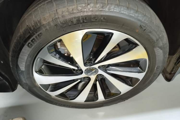 Used BYD Song PLUS New Energy 2023 Champion Edition DM-i 110KM Flagship PLUS Left Front Wheel Hub