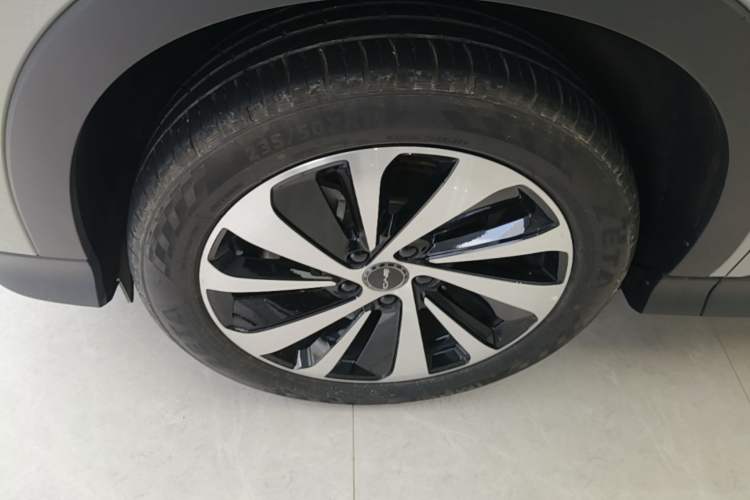 Used BYD Song PLUS New Energy 2023 Champion Edition EV 605KM Flagship PLUS Left Front Wheel Hub