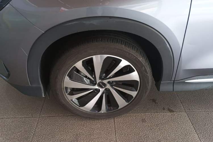 Used BYD Song PLUS New Energy 2023 Champion Edition DM-i 150KM Flagship PLUS Left Front Wheel Hub