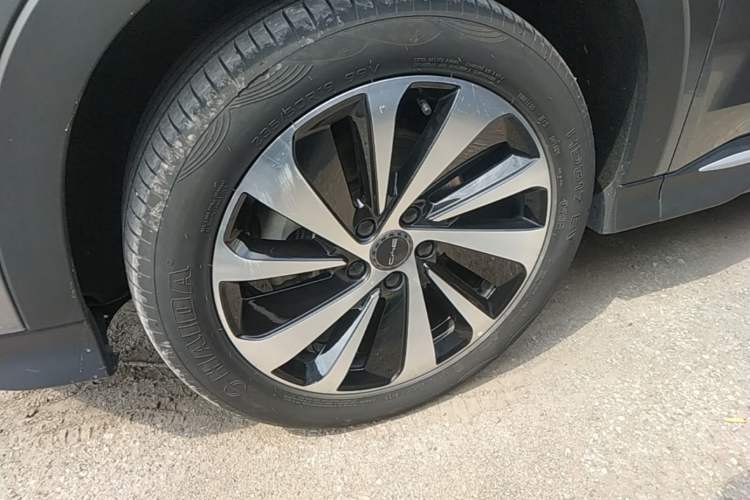 Used BYD Song PLUS New Energy 2023 Champion Edition DM-i 110KM Flagship PLUS Left Front Wheel Hub